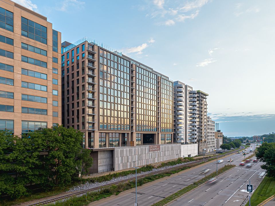 Building Photo 1