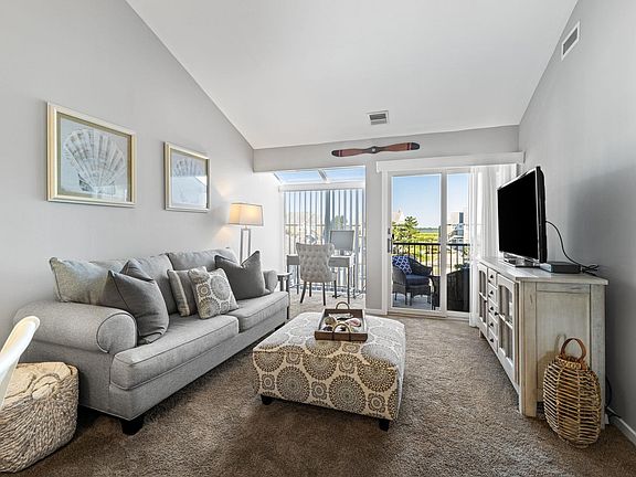 4th image of 8 Sconset Ct #2