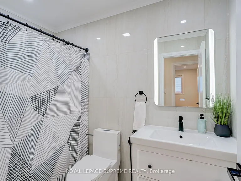 143 Voltarie Cres #UPPER — Photo 22