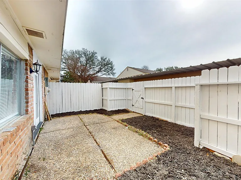 14147 Misty Meadow Ln — Photo 34