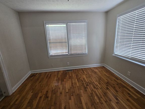 4th image of 2705 Pecan Dr
