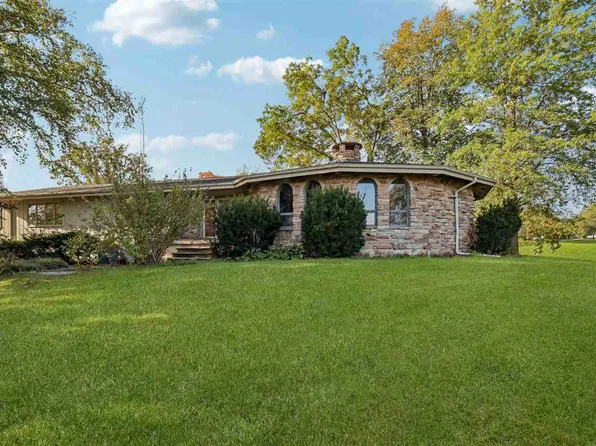 230 N Navajo Ln, North English, IA 52316