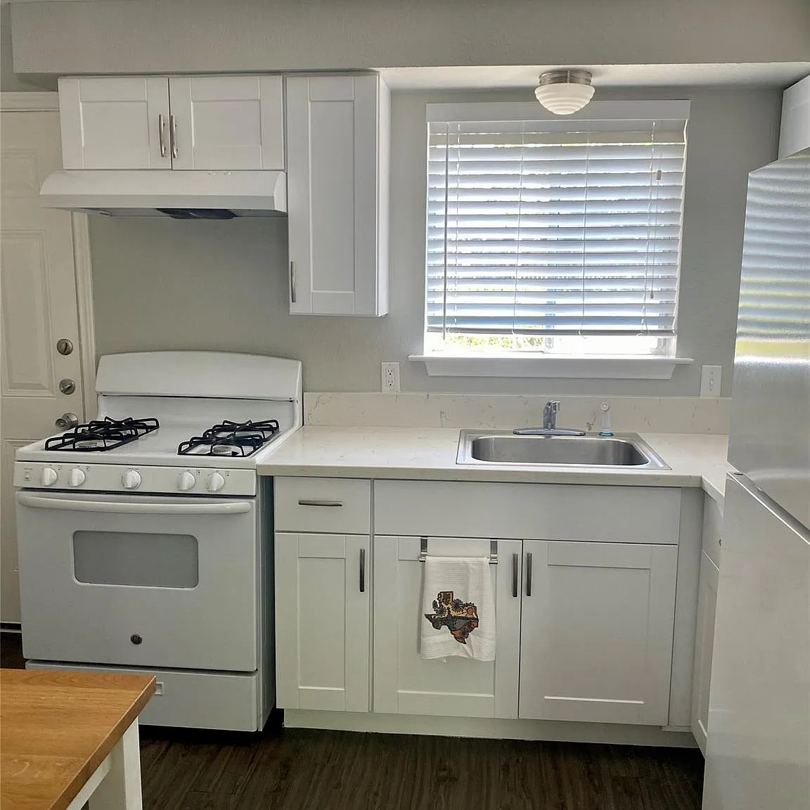2 bed, 1.0 bath, 1200 sqft, $1,200 — Photo 4