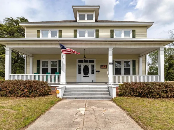 212 W Railroad St, La Grange, NC 28551