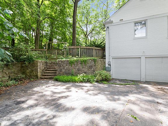 3rd image of 228 Trahern Ln