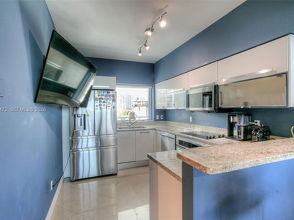 3rd image of 601 NE 36th St APT 710