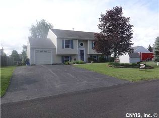 8193 Rizzo Dr, Clay, NY 13041