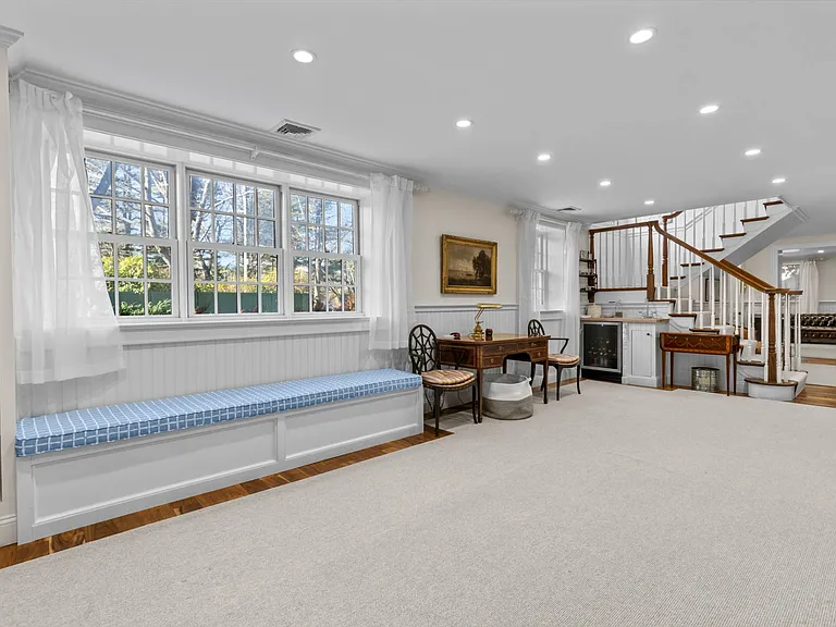 16 Tuckahoe Ln — Photo 6