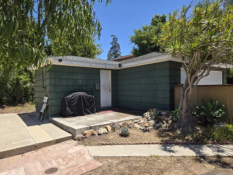 4971 Cresita Dr — Photo 23
