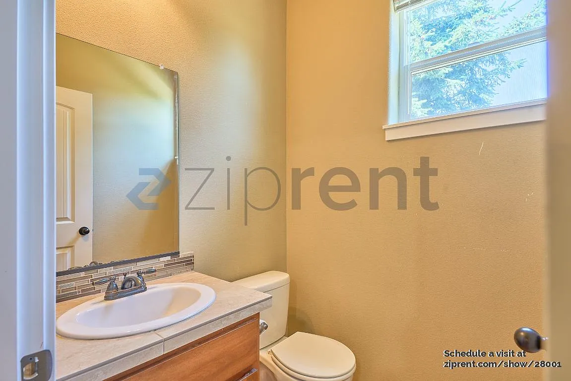 3 bed, 2.5 bath, 1279 sqft, $2,195 — Photo 3