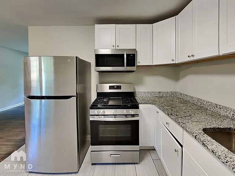 2715 Carriage Ln — Photo 4