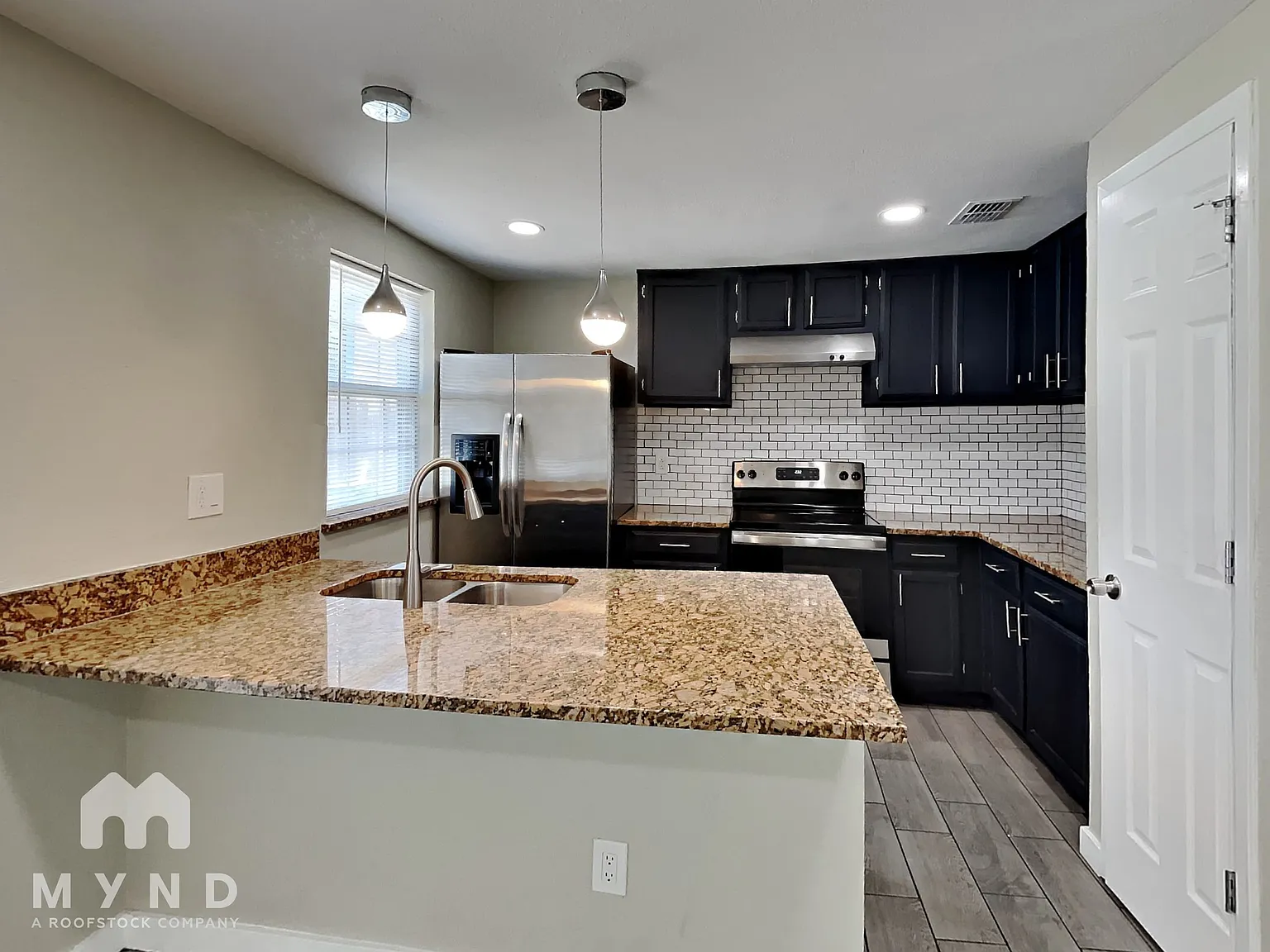 3 bed, 2.0 bath, 1262 sqft, $1,925 — Photo 1