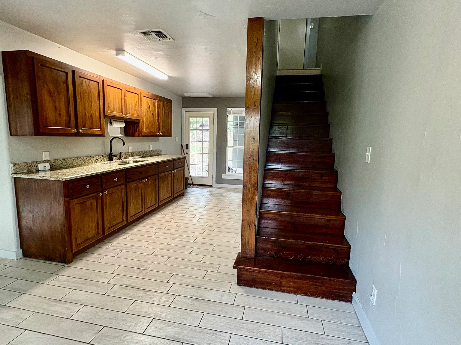 3 bed, 1250 sqft, $1,700 — Photo 4