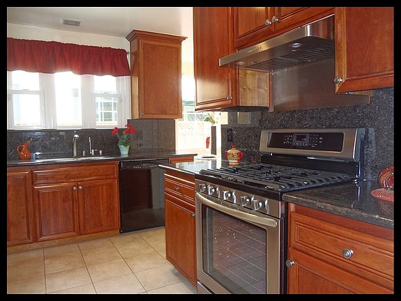 5th image of 173 Hobson St