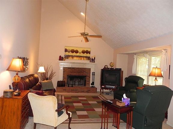 3rd image of 2690 Eastmont Trl