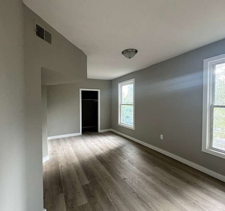 2nd image of 604 W Onondaga St APT 1