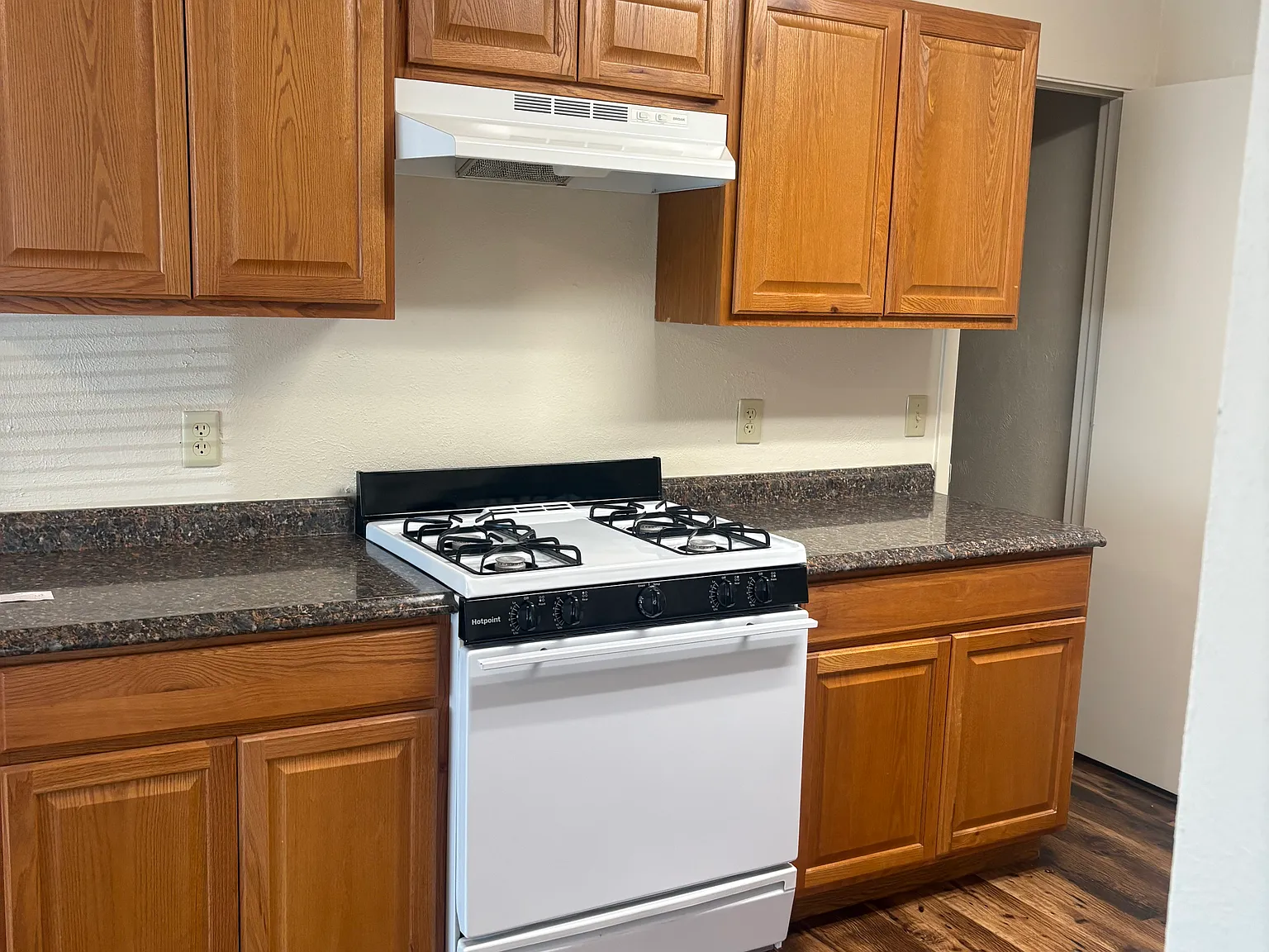 1 bed, 850 sqft, $800 — Photo 2