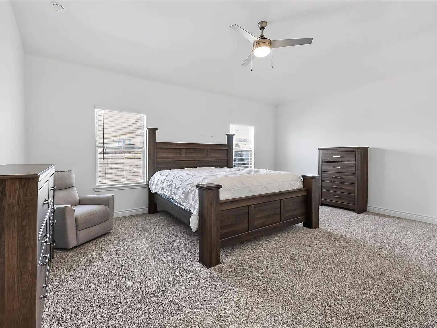 5 bed, 3.0 bath, 3012 sqft, $2,800 — Photo 2