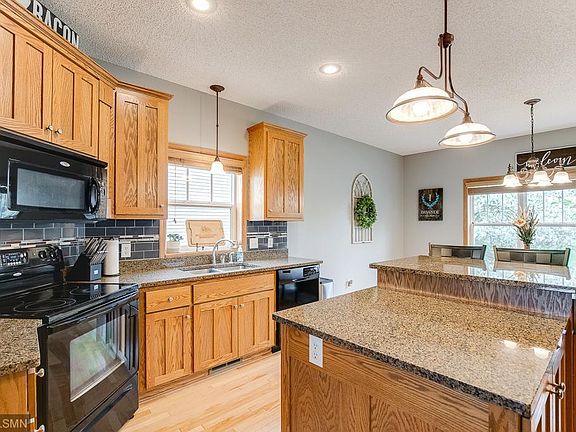 4th image of 12139 Bataan St NE