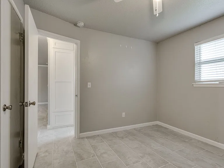 641 SW 15th St — Photo 22