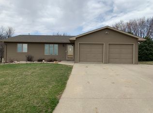 215 6th St, Dedham, IA 51440
