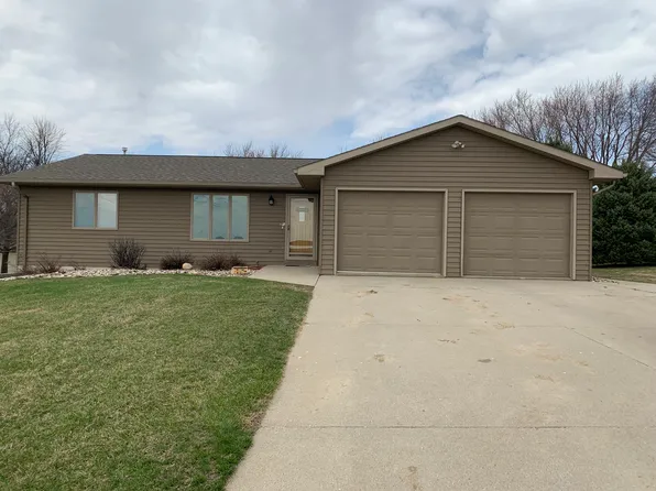 215 6th St, Dedham, IA 51440