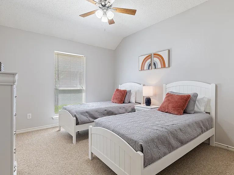 4909 Springtree Ln — Photo 16