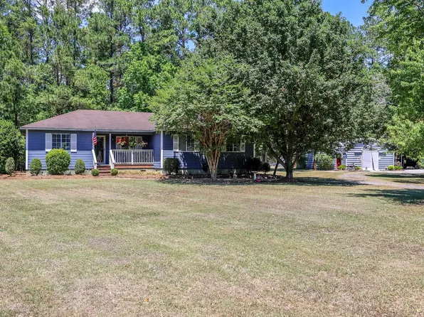 323 Roughbark Dr., Andrews, SC 29510