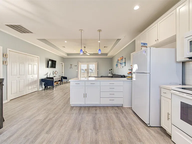 14110 Miramar Dr — Photo 24