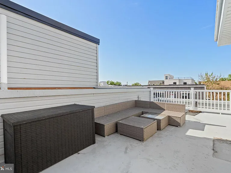 1528 W Seybert St — Photo 38