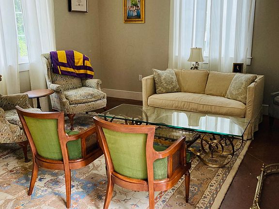 Front Living Room w/ 14' vaulted ceiling and wood burning fireplace.