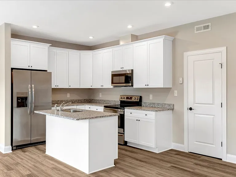 849 N Mecklenburg Ave — Photo 5