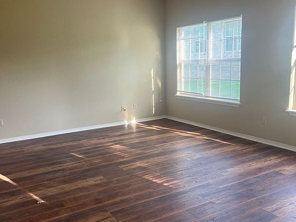 2nd image of 106-223 Lakeview Ct #209