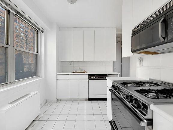 4th image of 300 E 40th St APT 3T