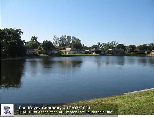 2nd image of 6100 Royal Poinciana Ln