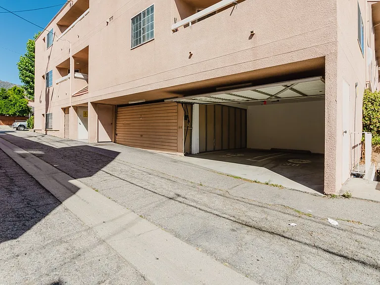 435 E Valencia Ave #105 — Photo 33