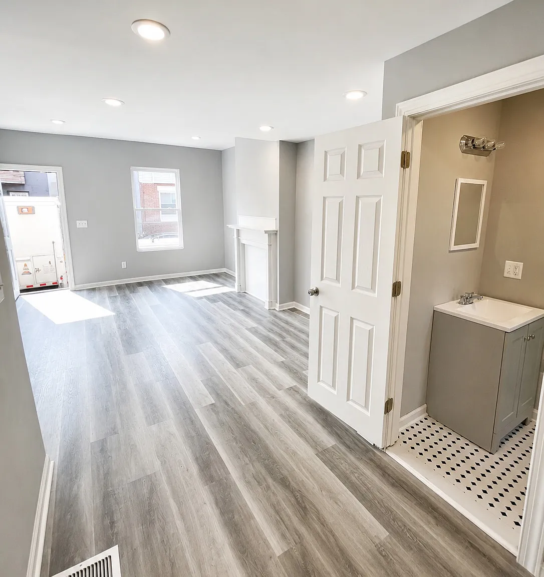 Bright, Newly Renovated 3-Bedroom Rowhome with Backyard — Photo 4
