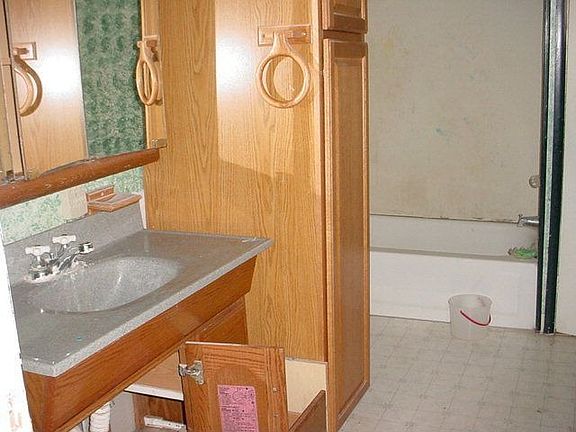 5th image of 312 W Park Ave