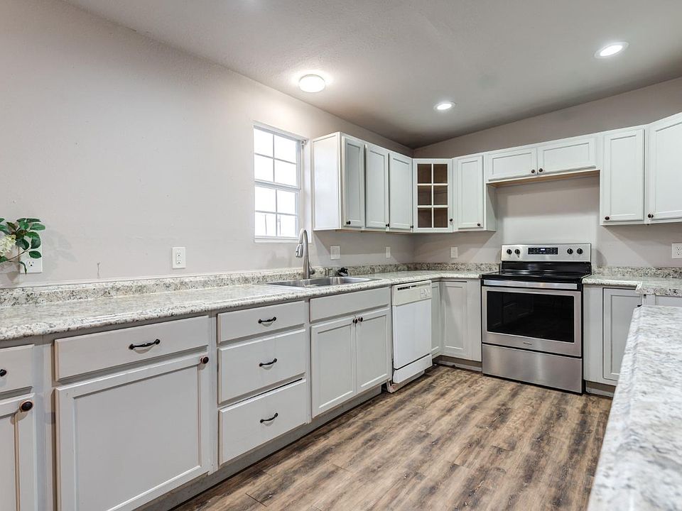 2711 63rd St, Lubbock, TX 79413 | Zillow