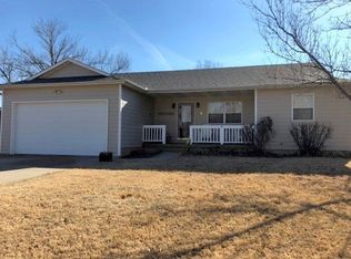 5 Starlight Ct, Winfield, KS 67156