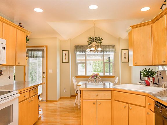 2nd image of 3129 S Sunnybrook Ct