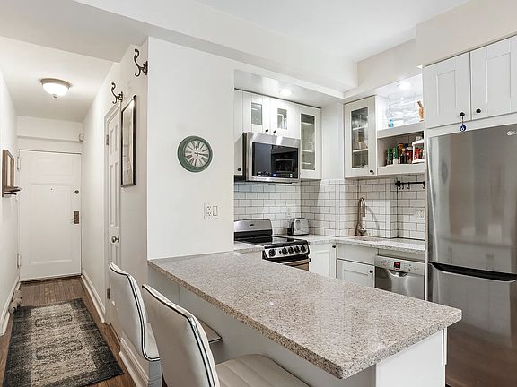2nd image of 5 Tudor City Pl APT 512