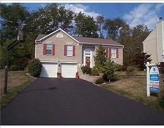 1045 Robinwood Dr photo 1