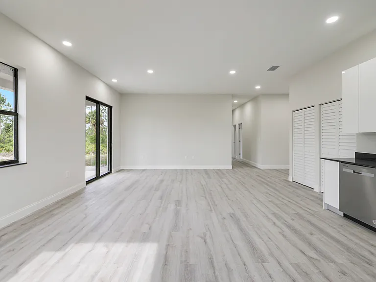 1213 County St E — Photo 22