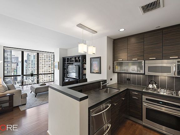 3rd image of 101 W 24th St APT 27E