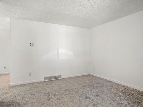5th image of 218 E 8th Ave