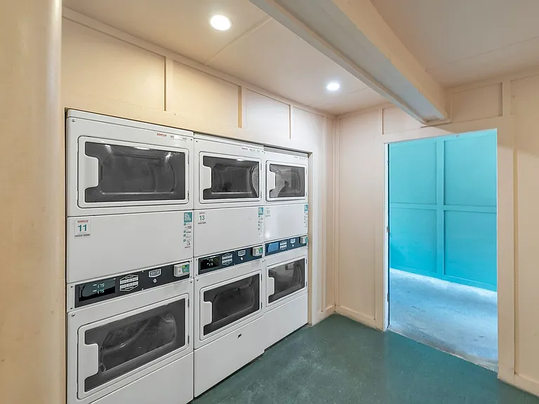 Oak Park Apartments — Photo 17