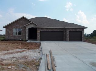 5640 W Longleaf Dr, Springfield, MO 65802