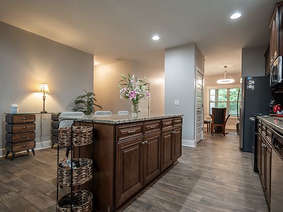 5th image of 436 Park West Blvd
