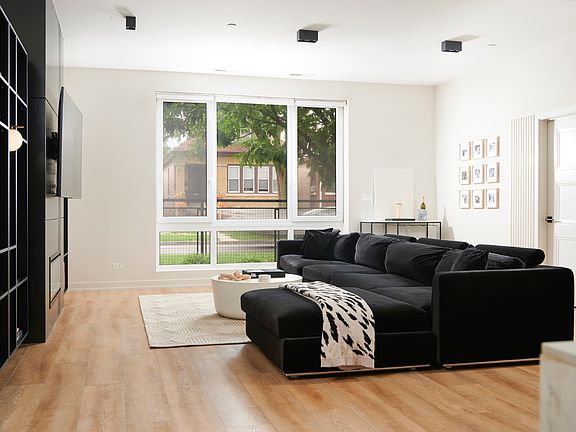 4th image of 4153 W Melrose Ave #1E